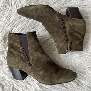 Aquatalia Florine Olive Green Suede Block Heeled Chelsea Ankle Bootie Size 9